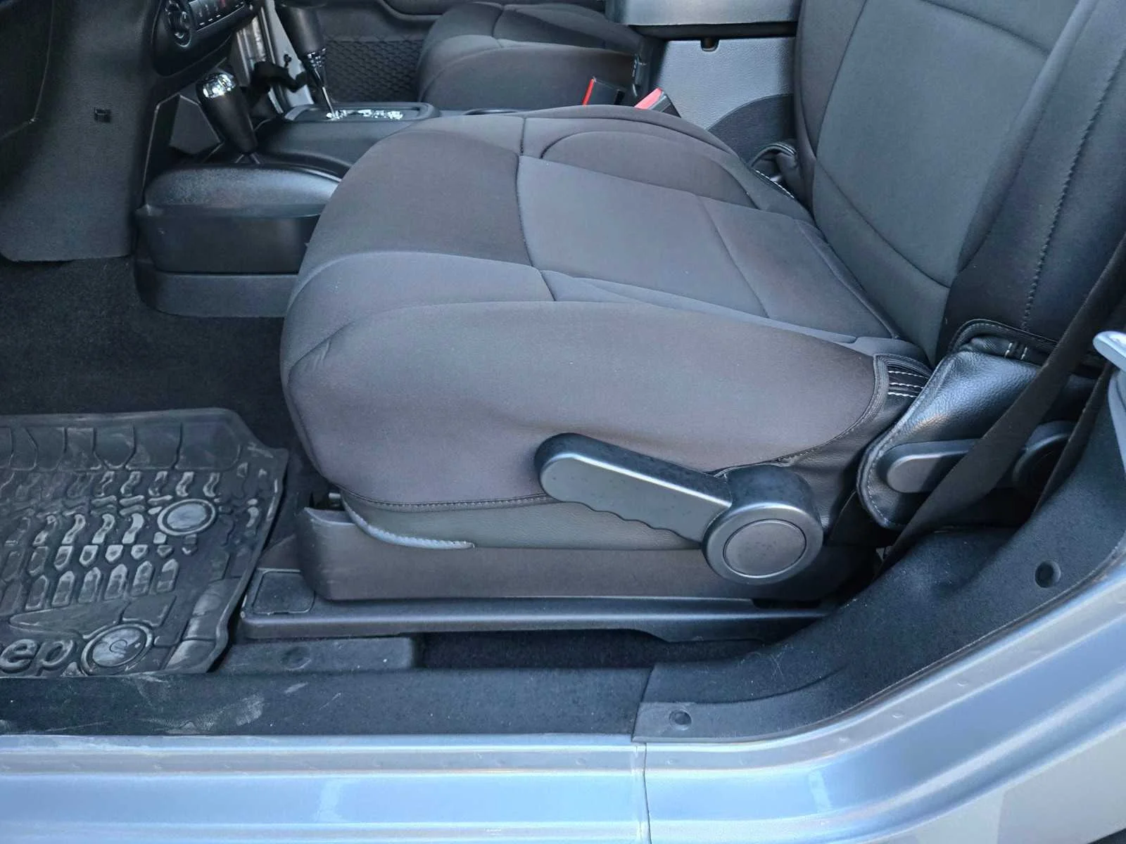 Used 2014  Jeep Rubicon image 22