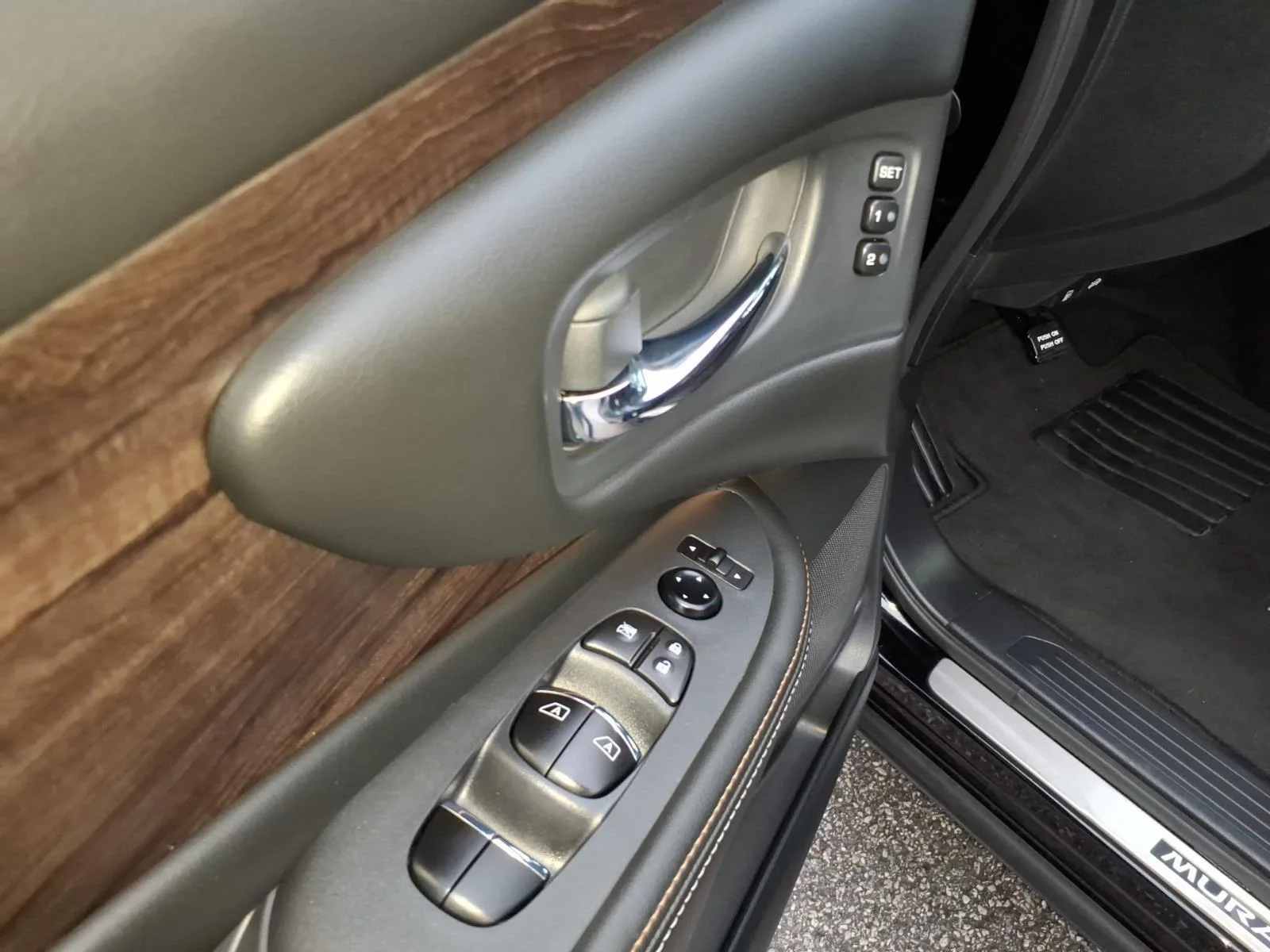 Used 2023 Super Black Nissan Platinum image 12