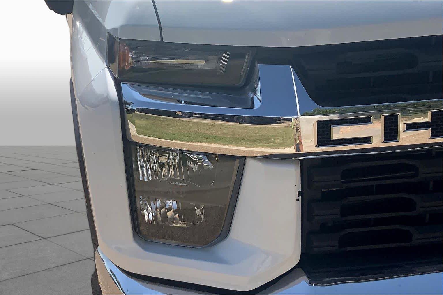 Used 2022 Summit White Chevrolet LT image 28