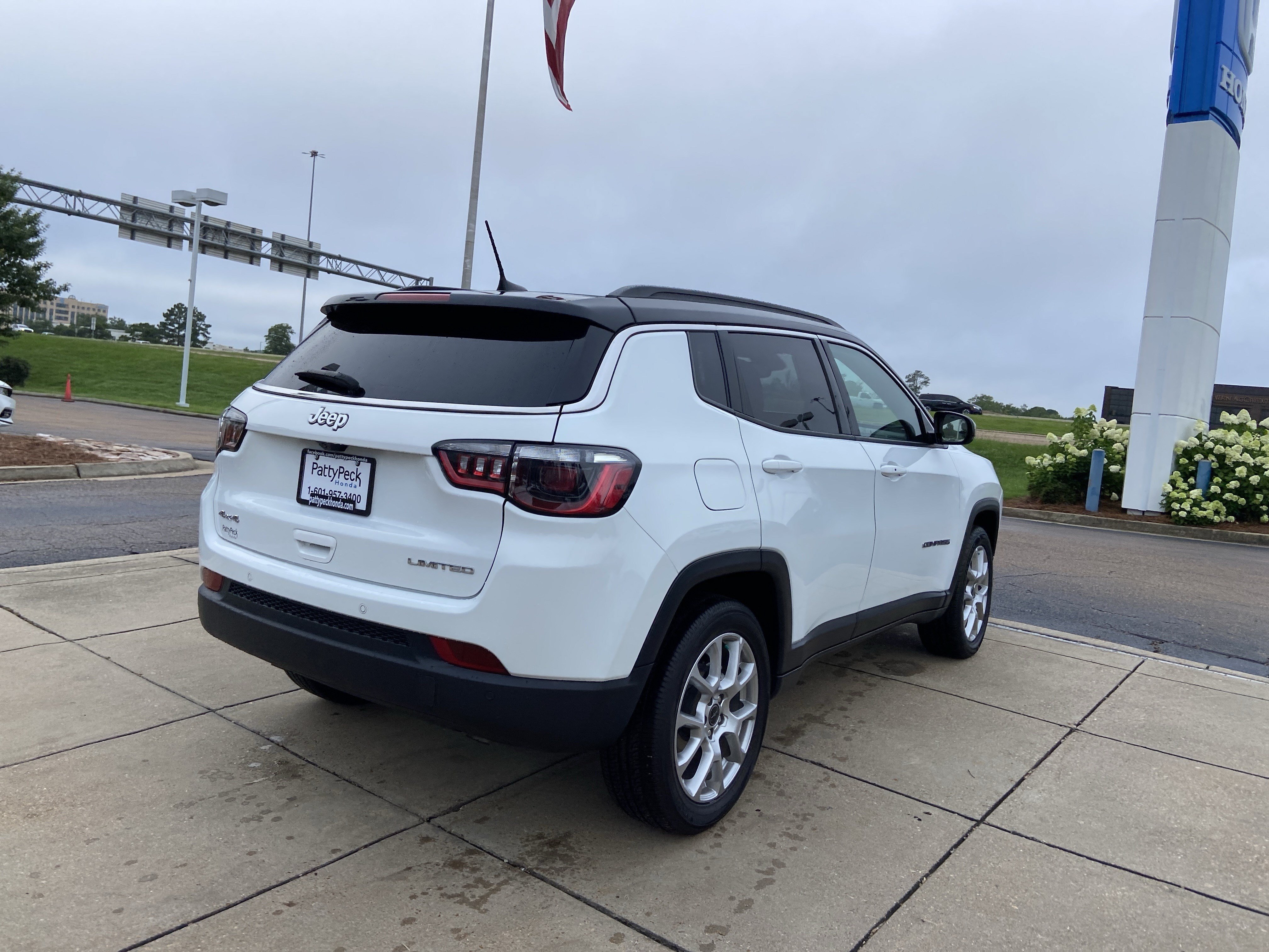 2025 Jeep Compass Limited - Photo 11