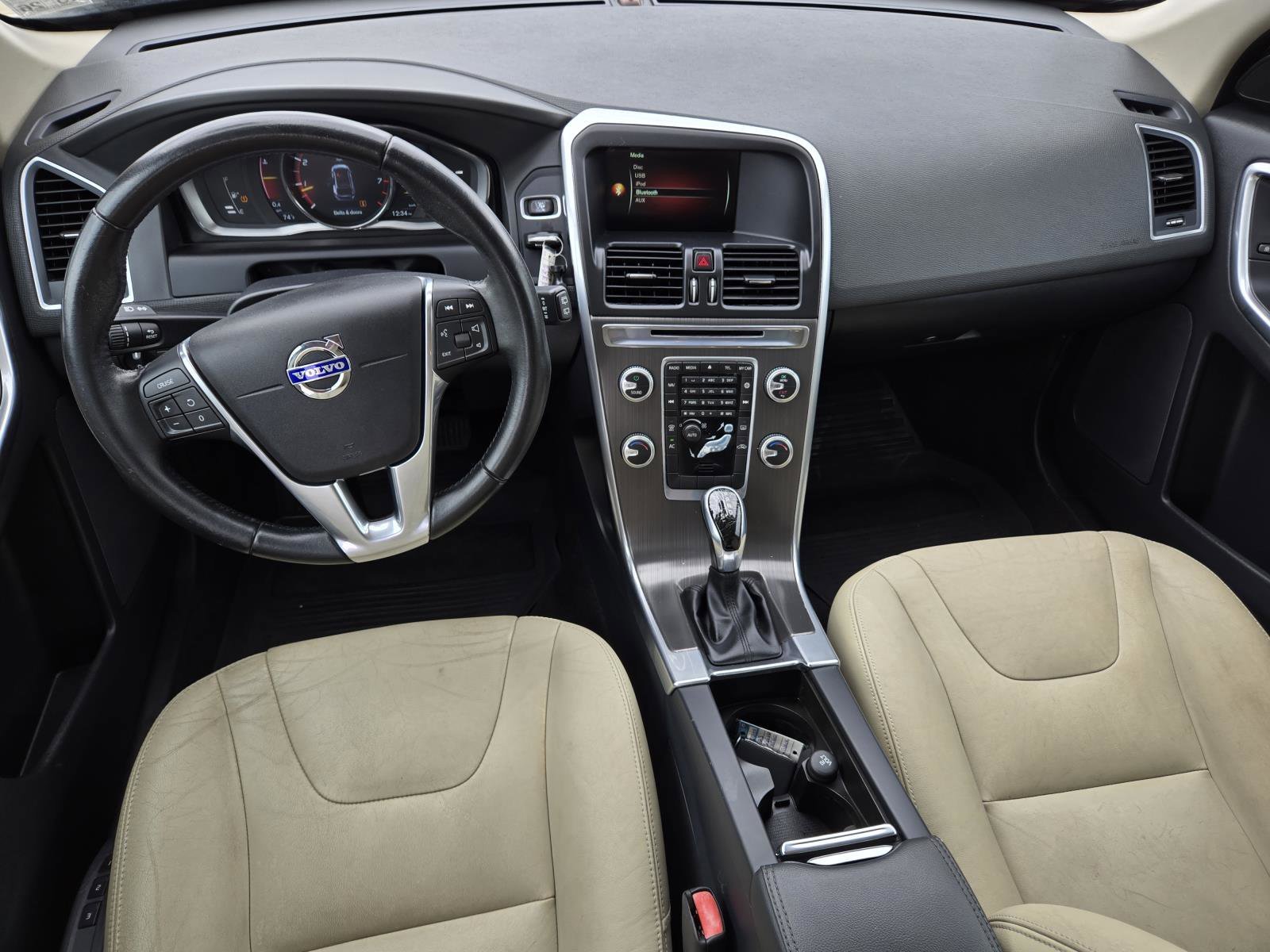 Used 2016 Ice White Volvo T5 Premier image 33