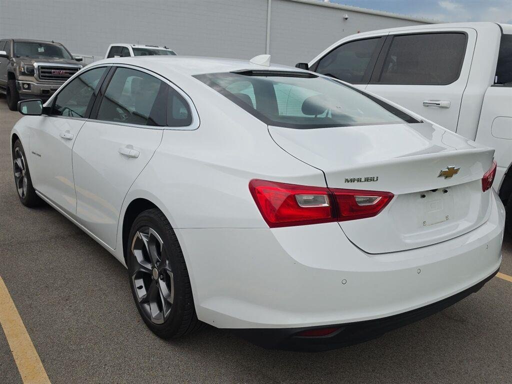 Used 2024 Summit White Chevrolet LT image 4