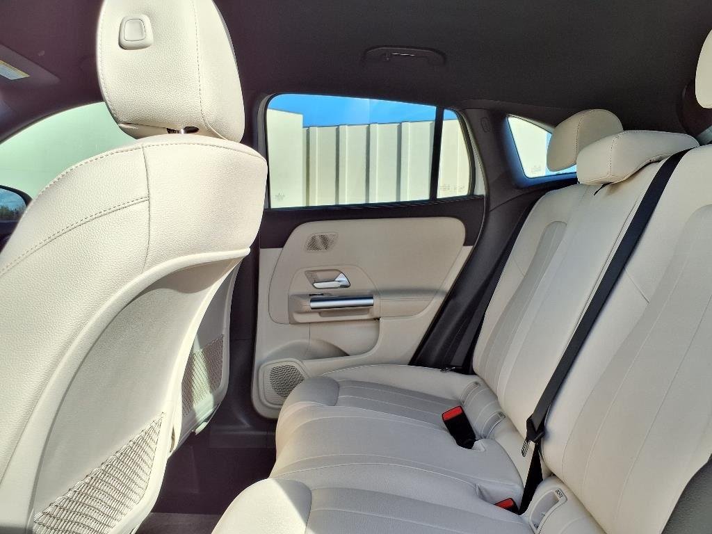 Used 2025 Polar White Mercedes-Benz GLA 250 image 20