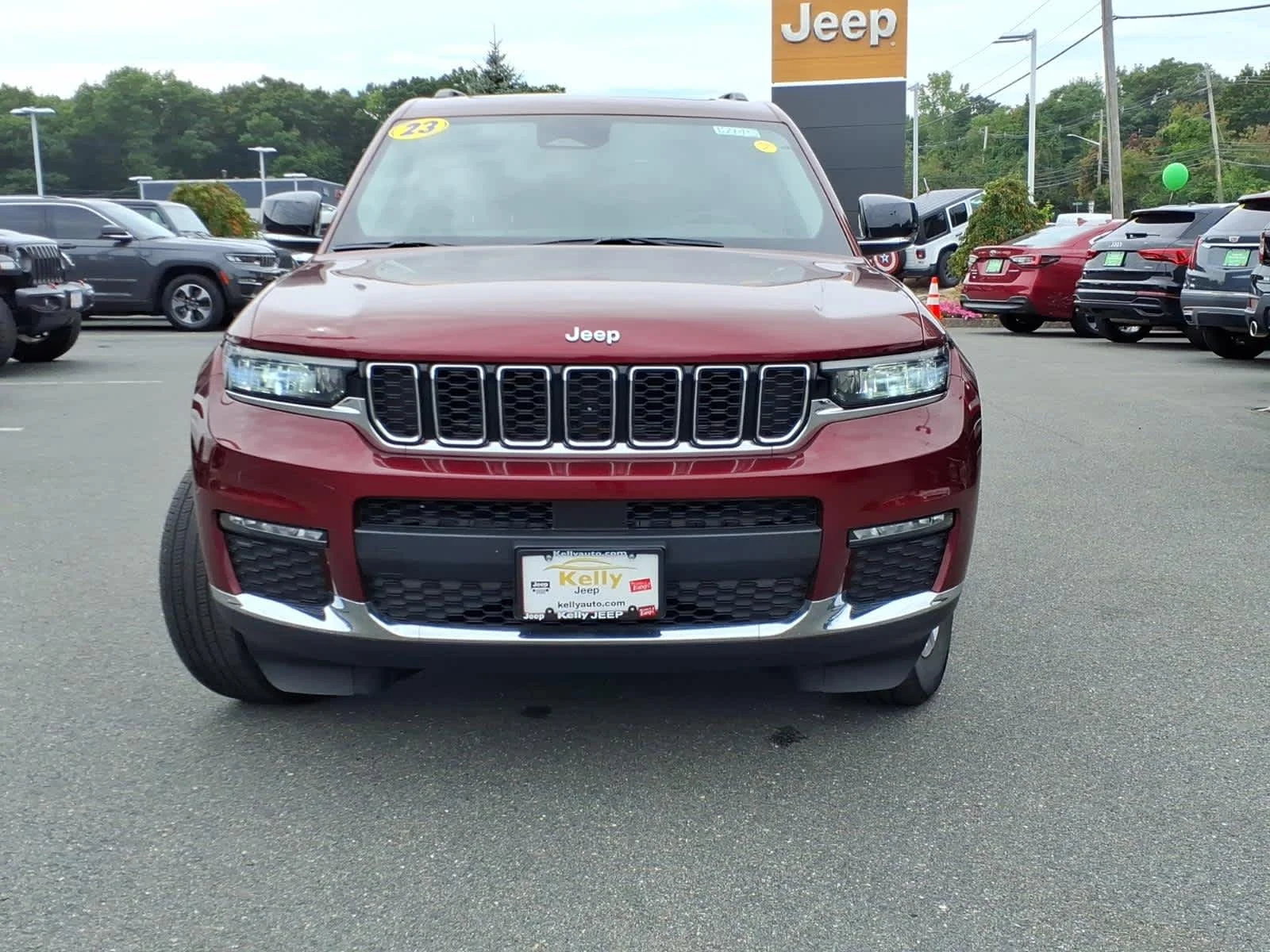 Used 2023 Velvet Red Pearlcoat Jeep Limited image 3