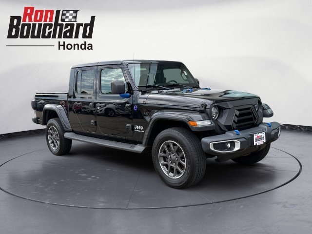 Used 2020 Black Jeep Overland image 1