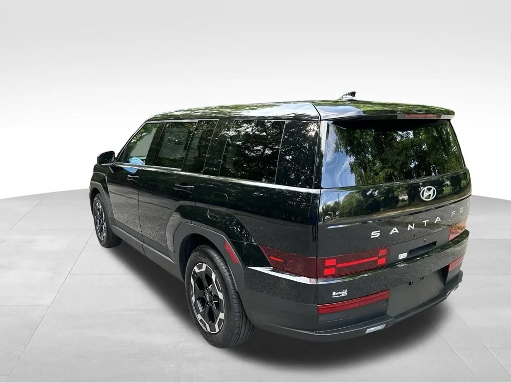 Used 2026 Black Hyundai SE image 3