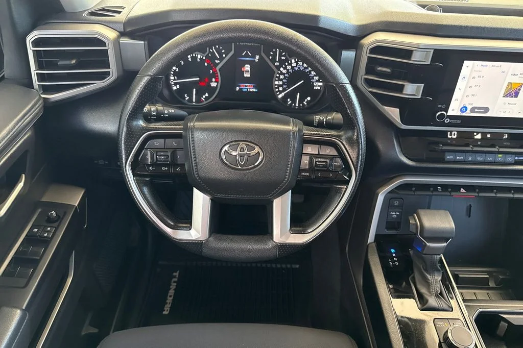 Used 2022 White Toyota SR5 image 18