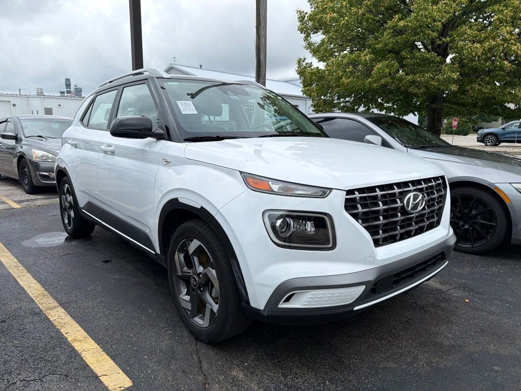 Used 2022 Hyundai Venue Limited with VIN KMHRC8A32NU202811 for sale in Champaign, IL