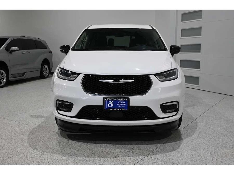 Used 2024 WHITE Chrysler Touring L Mobility Handicap Van image 3