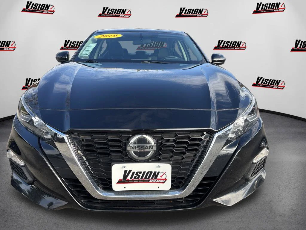 Used 2019 Black Nissan 2.5 S image 2