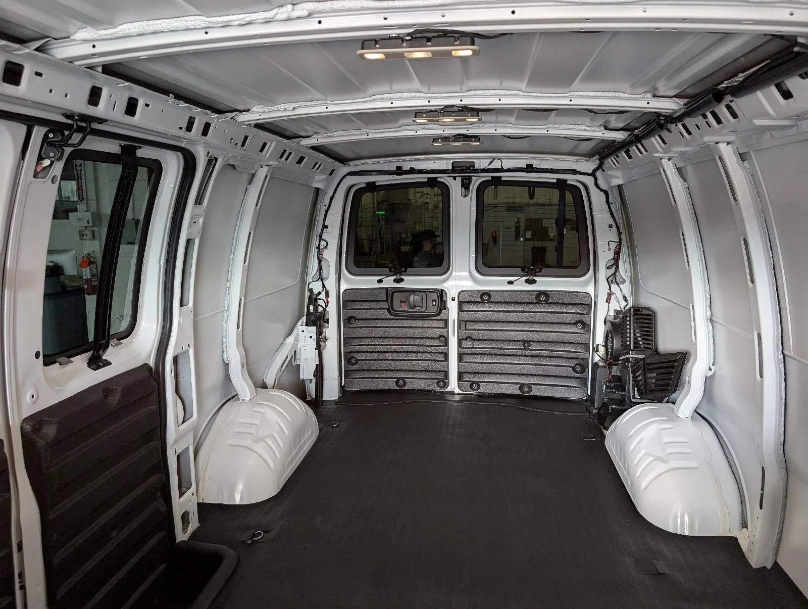 Used 2025 Summit White GMC Work Van image 16