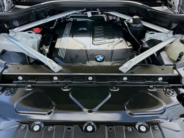 Used 2021 White BMW xDrive40i image 34