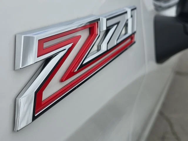 Used 2025 White Chevrolet LTZ image 9