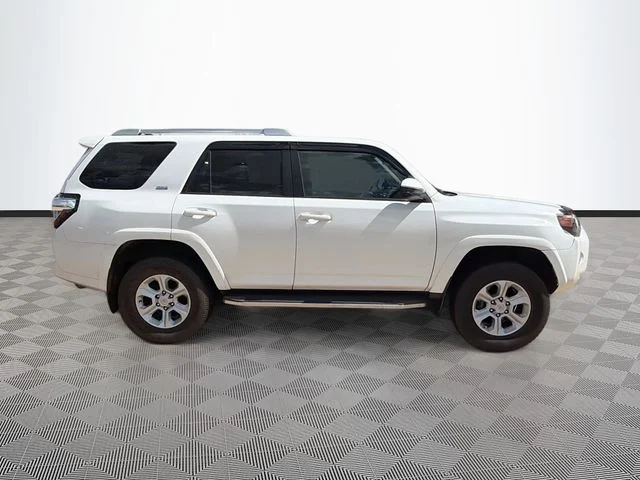 Used 2017 Super White Toyota SR5 image 5