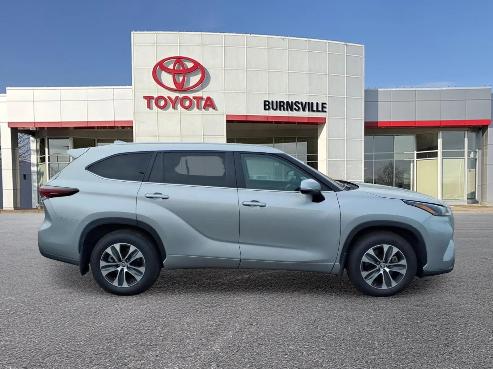 Certified 2024 Toyota Highlander XLE with VIN 5TDKDRBH9RS553468 for sale in Burnsville, Minnesota