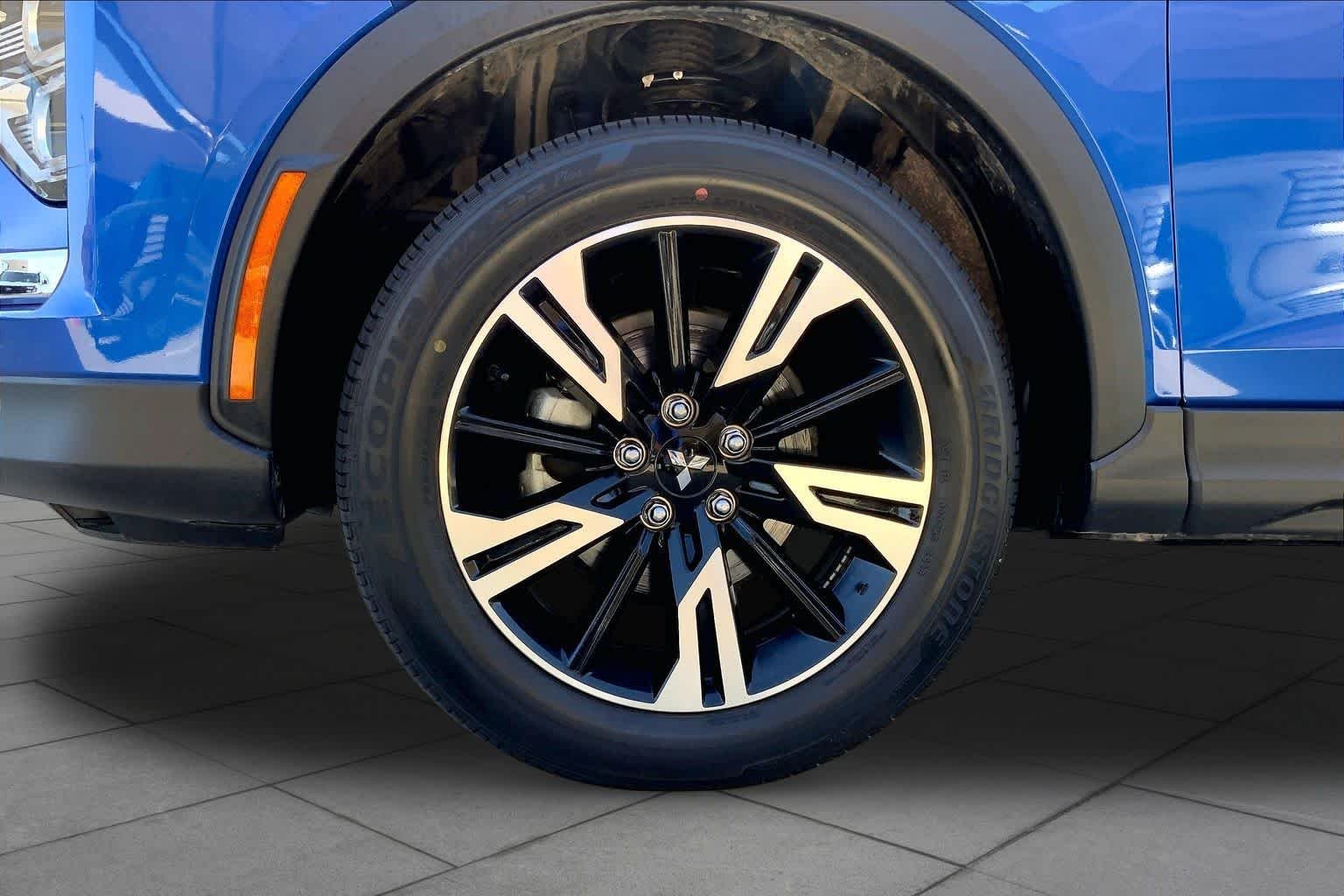 Used 2024 Lightning Blue Mitsubishi SE image 11