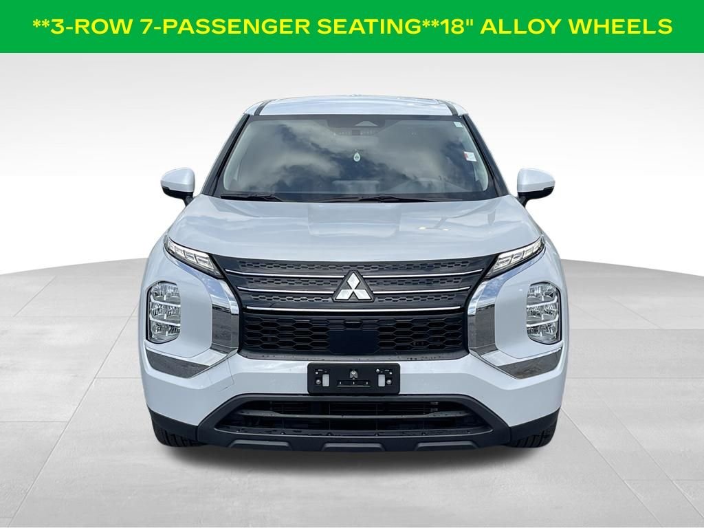 Used 2024 White Diamond/Black Roof Mitsubishi ES image 3