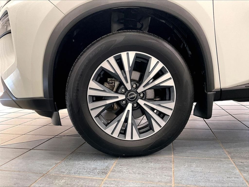 Used 2023 White Nissan SV image 7