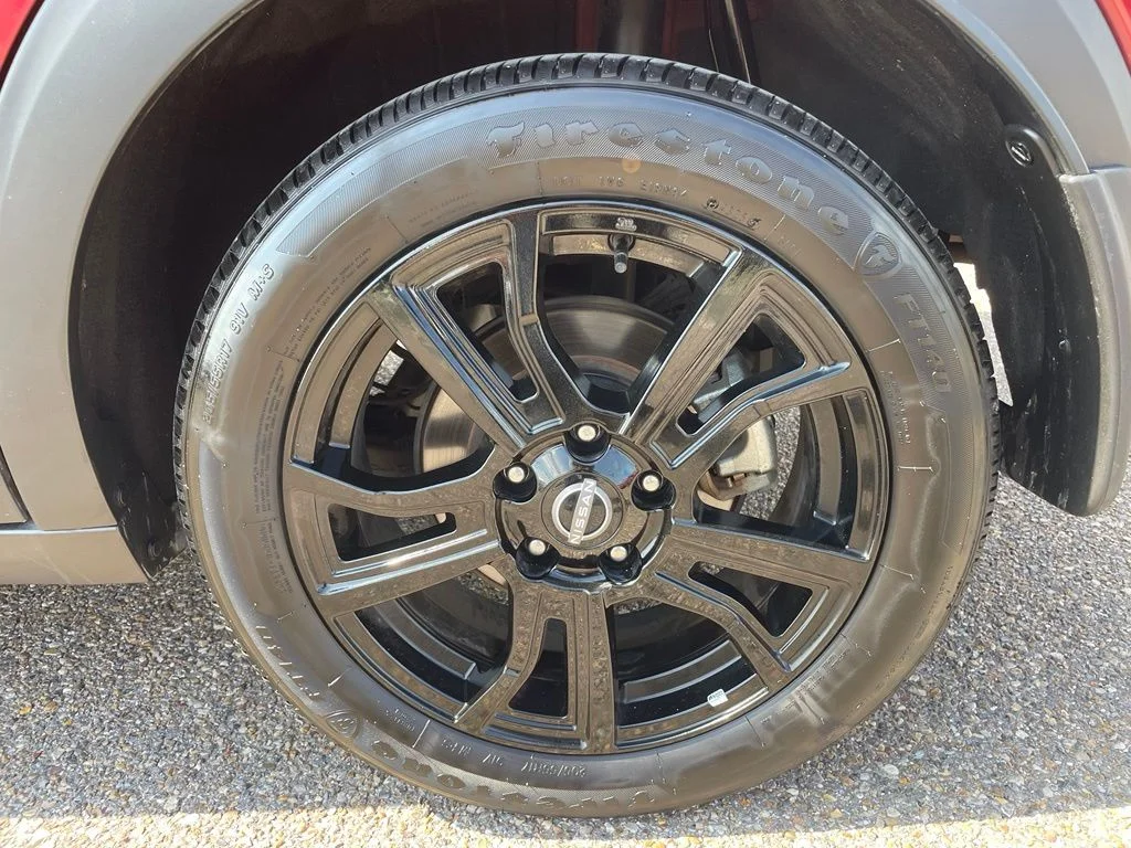 Used 2024 Red Nissan SR image 17
