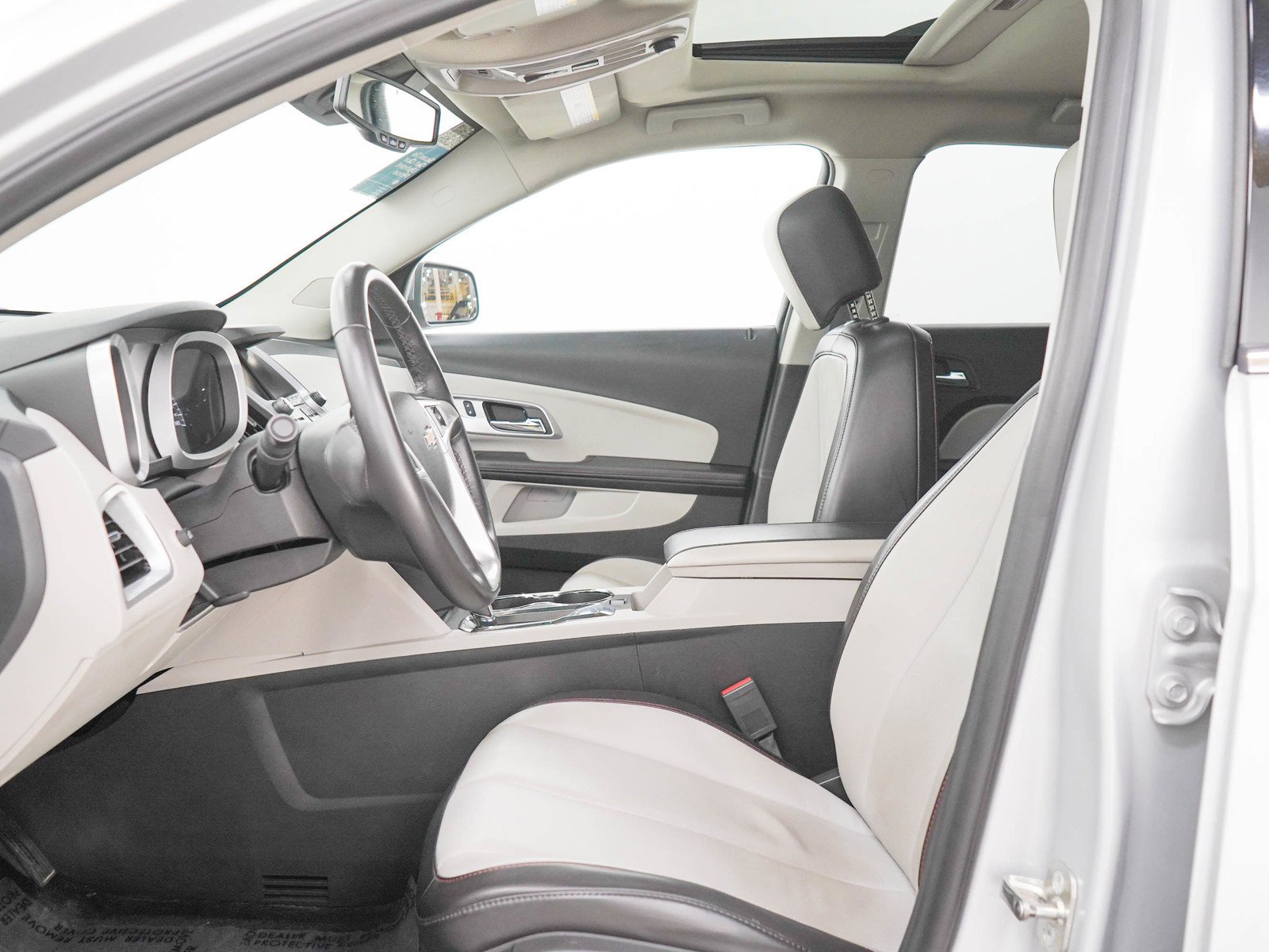 Used 2015 Silver Ice Metallic Chevrolet Ltz image 22