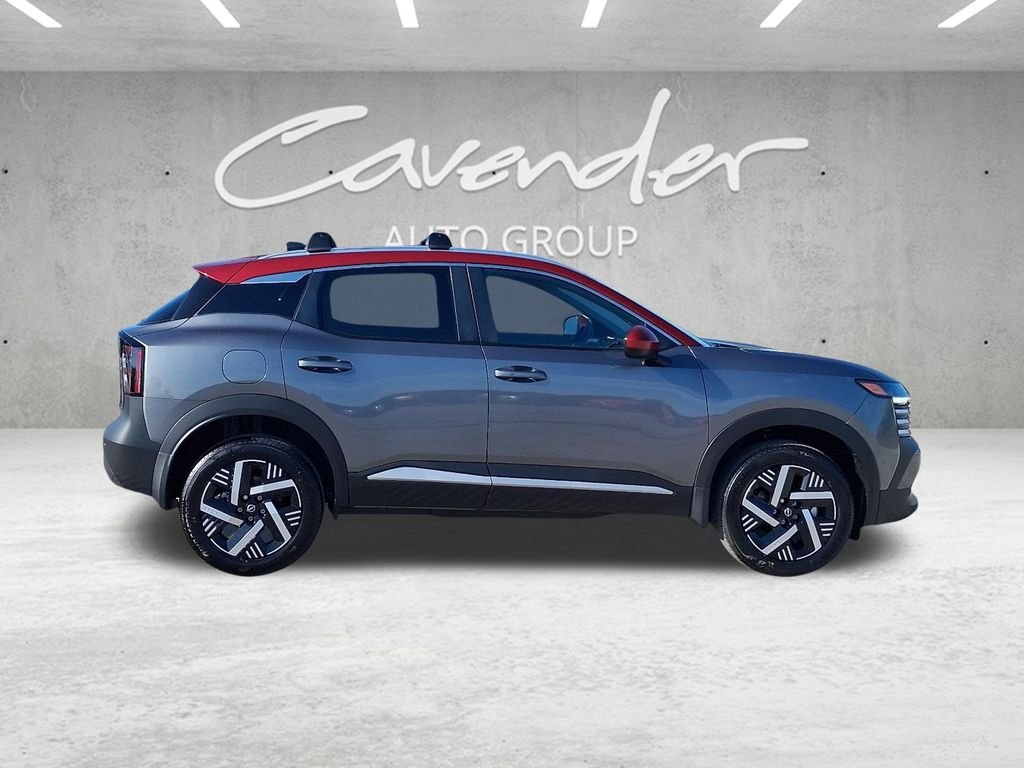 New 2026 Gun Metallic / Scarlet Ember Tintcoat Two-tone Nissan SV image 18