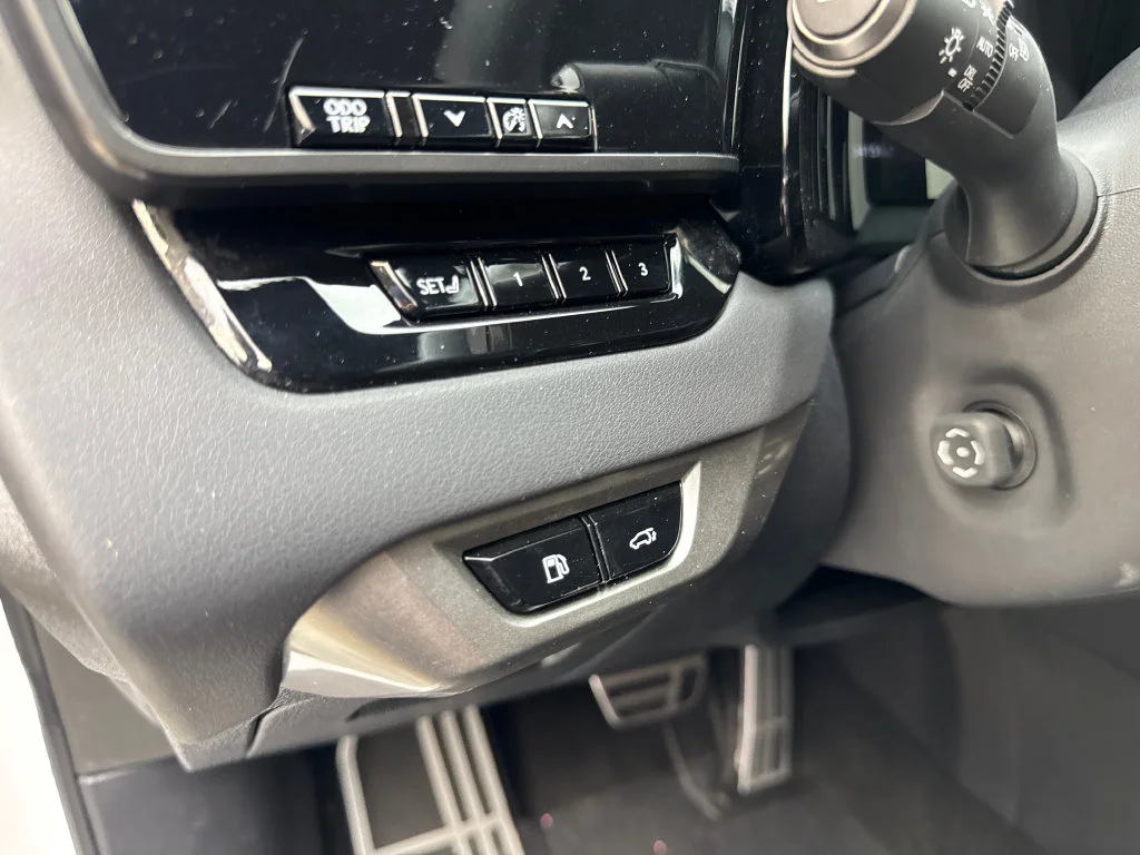 Used 2023 White Lexus 500h F SPORT Performance image 57
