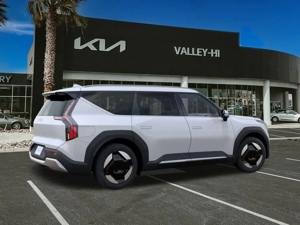 New 2026 Glacial White Pearl Kia Wind image 6