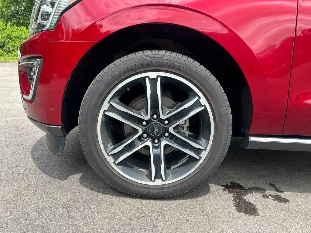 Used 2019  Ford Limited image 10