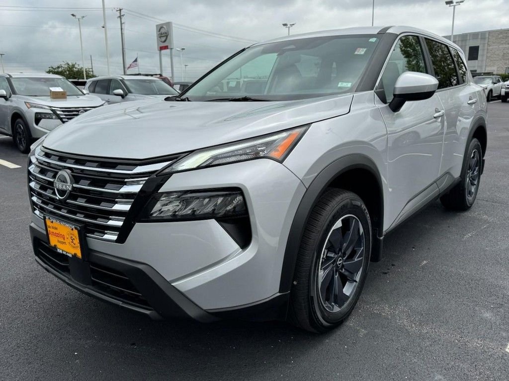 2025 Nissan Rogue SV - Photo 8