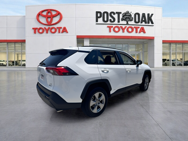 2025 Toyota RAV4 LE - Photo 7