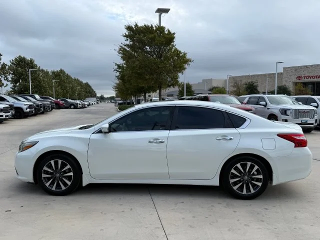 Used 2017 Nissan Altima SL with VIN 1N4AL3AP3HC160446 for sale in Leander, TX