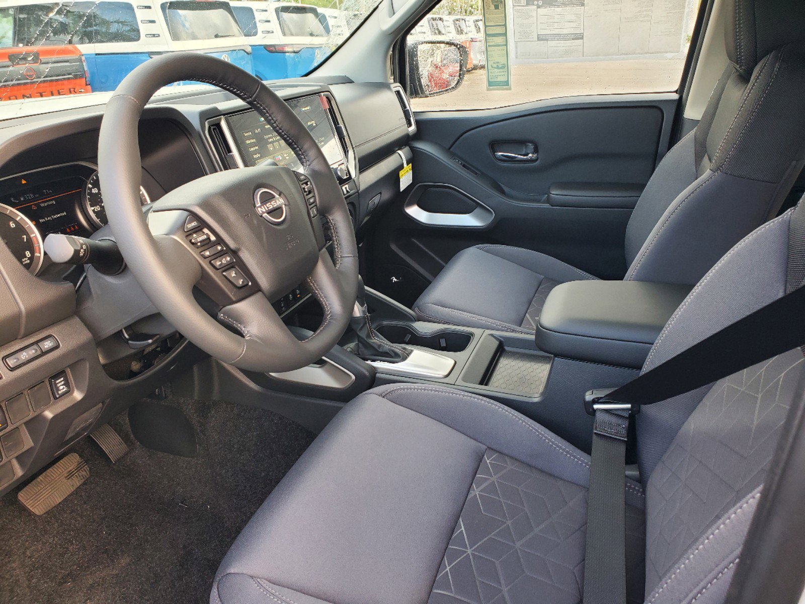 2025 Nissan Frontier SV - Photo 7