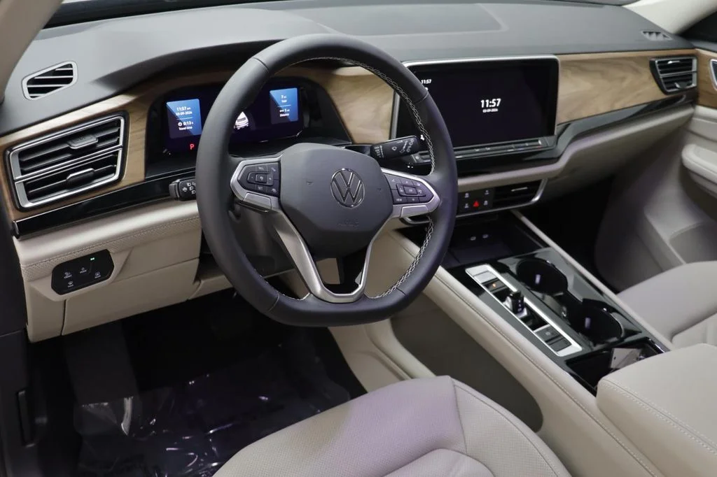 New 2026 Green Volkswagen 2.0T SE w/Technology image 7