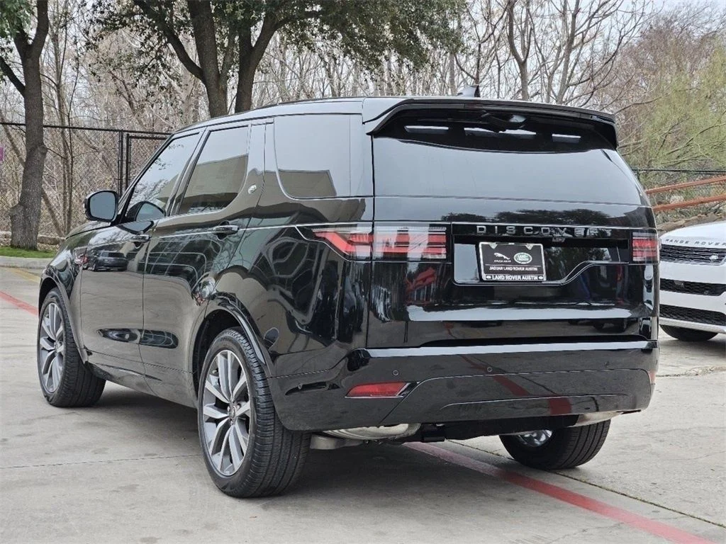 Used 2025 Black Land Rover Dynamic SE image 4