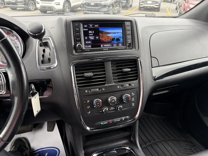 Used 2019 Grey Dodge SXT 35th Anniversary Edition image 10