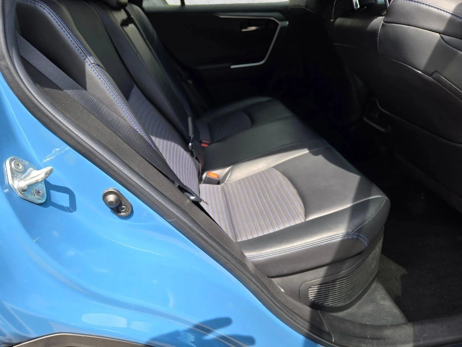 Used 2022 Cavalry Blue/Midnight Black Metallic Toyota Hybrid XSE image 18