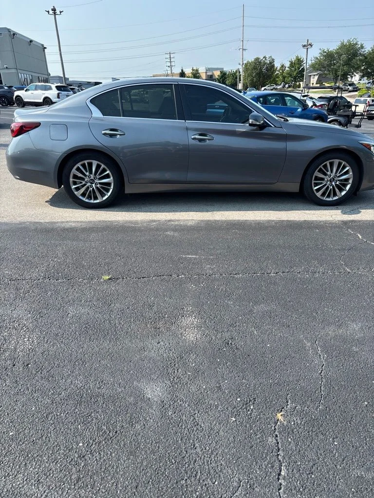 Used 2021 Graphite Shadow INFINITI 3.0t LUXE image 4