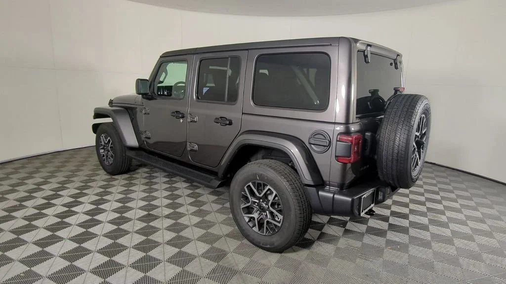 New 2026 Granite Crystal Metallic Clear-Coat Exterior Paint Jeep Sahara image 7