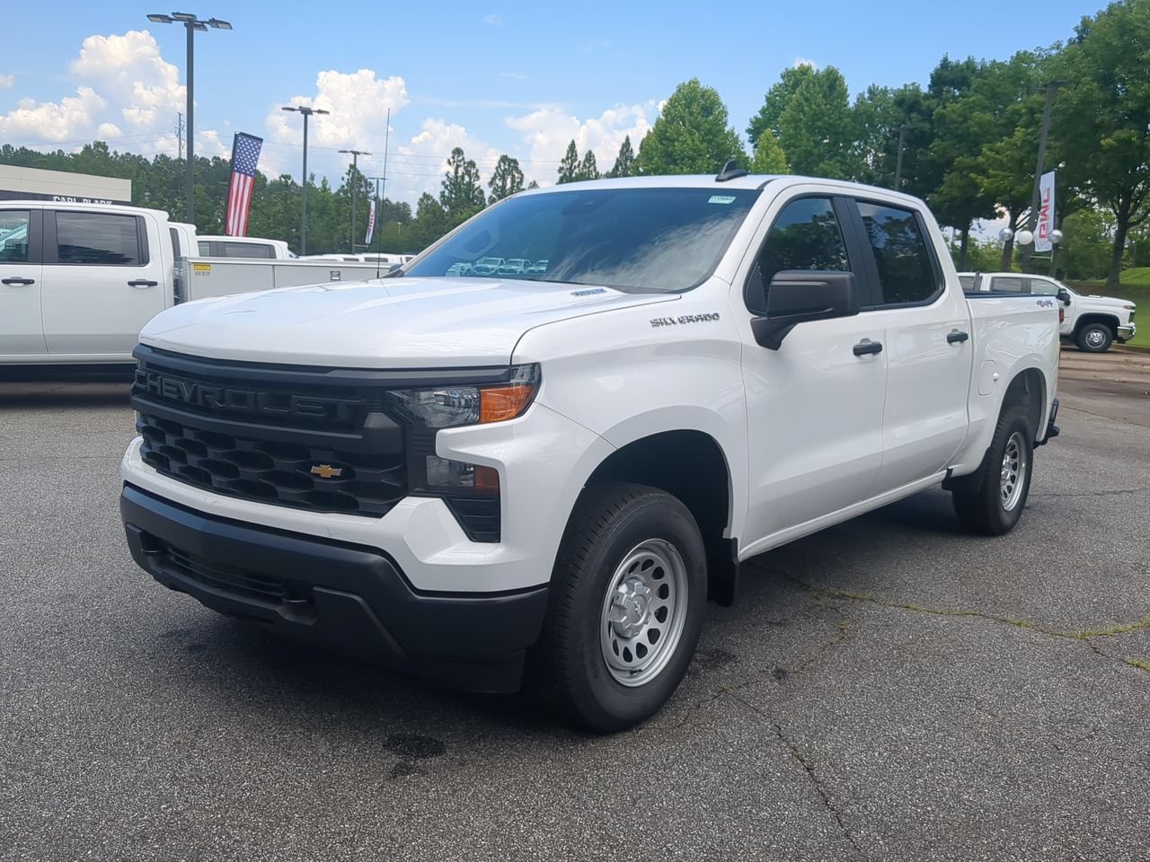New 2026 Summit White Chevrolet WT image 4