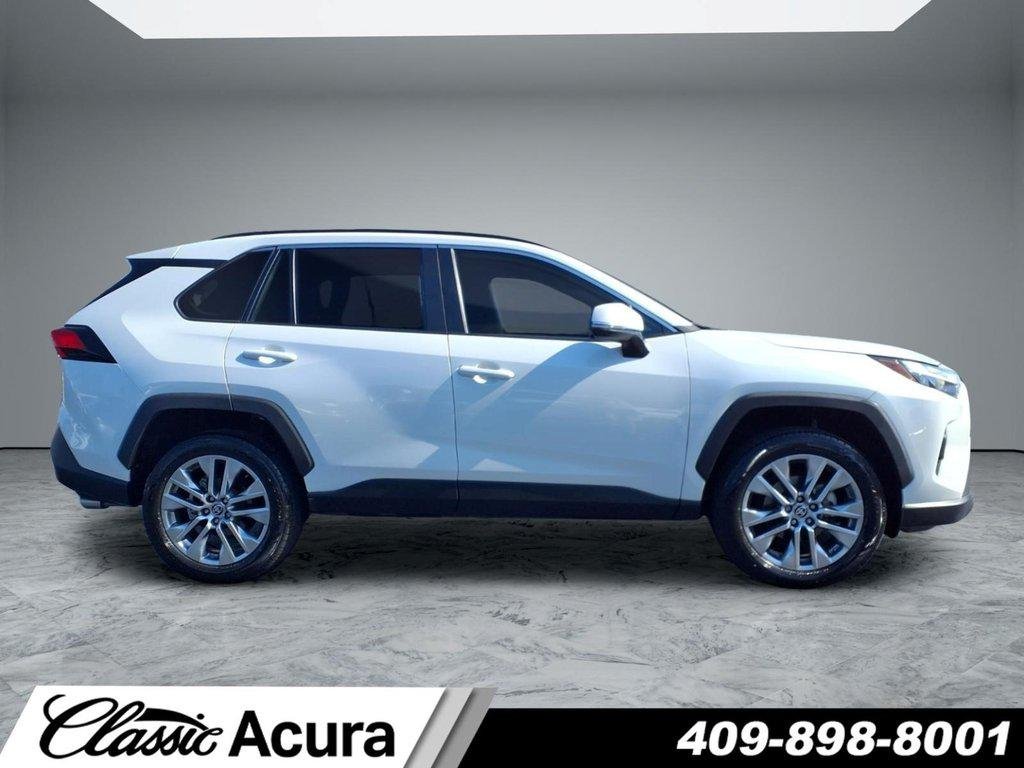 Used 2024 Wind Chill Pearl Toyota XLE Premium image 8