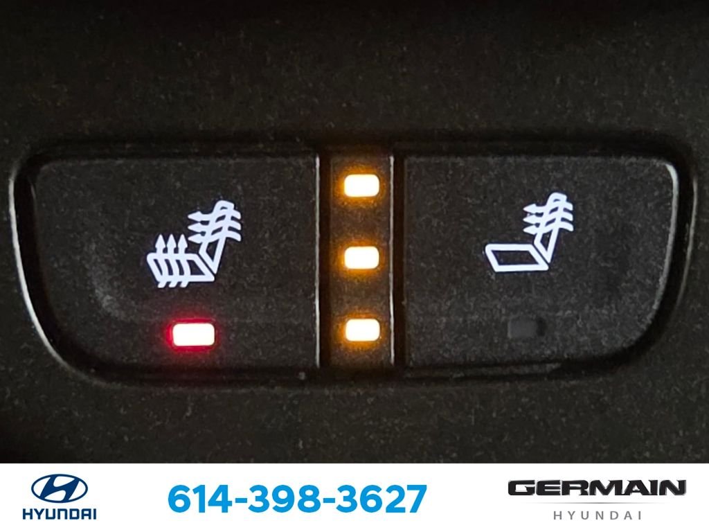 Used 2021 Gray GMC AT4 w/Leather image 29