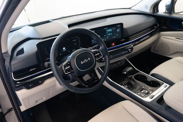 Used 2025 White Kia SX Prestige image 5