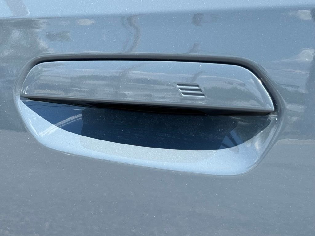 Used 2025  BMW xDrive28i image 14
