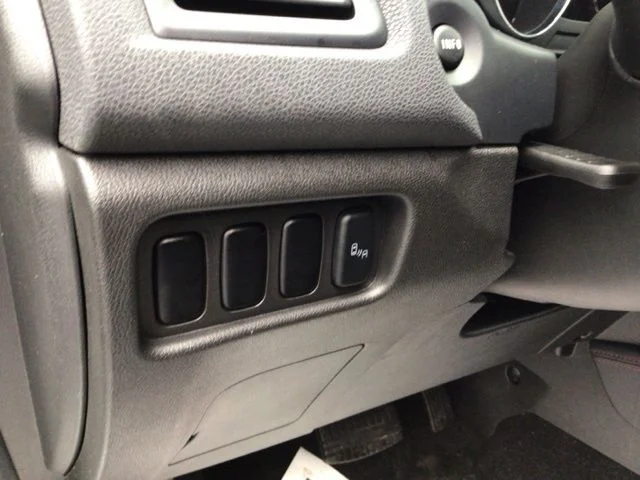 Used 2019 Pearl White Mitsubishi 2.0 SE image 18