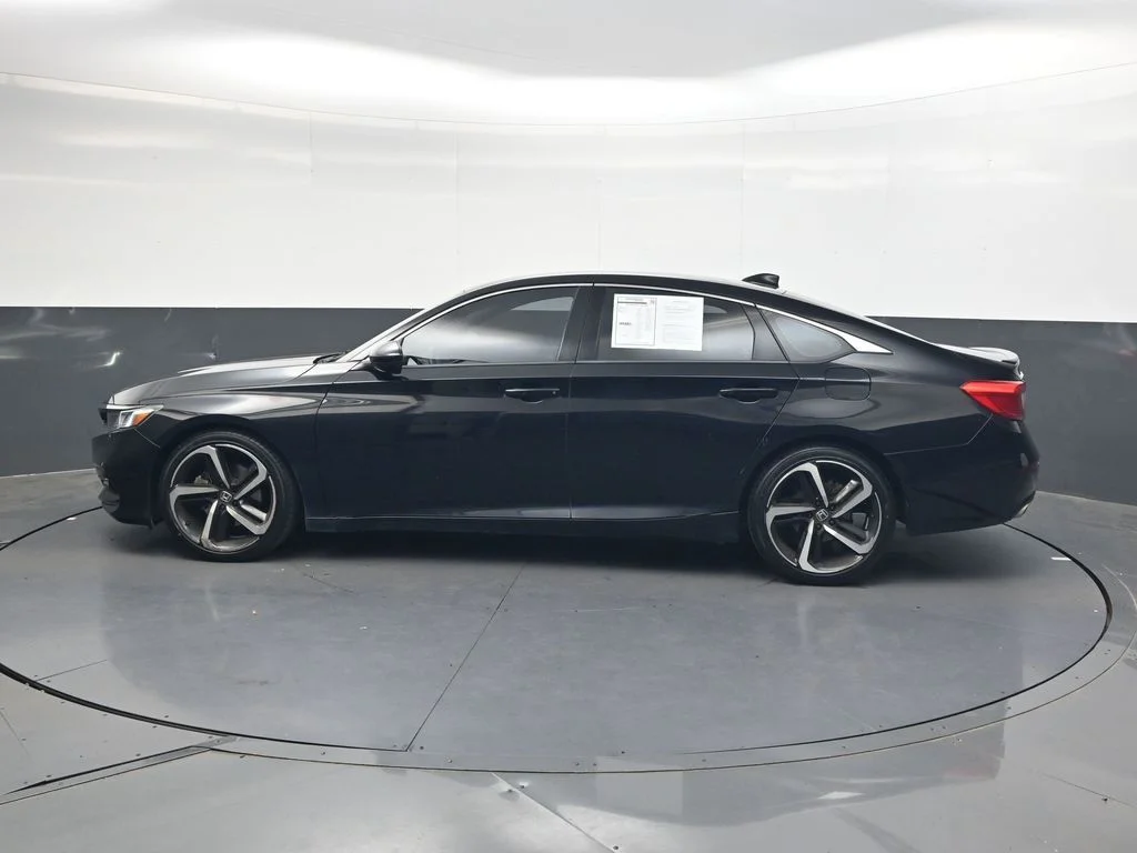Used 2018  Honda Sport image 10