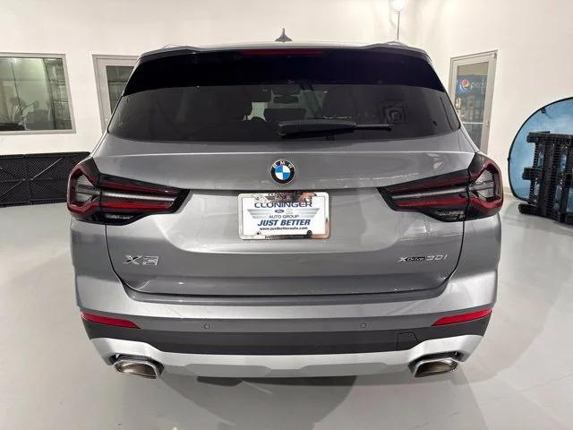 Used 2024 Gray BMW xDrive30i image 8