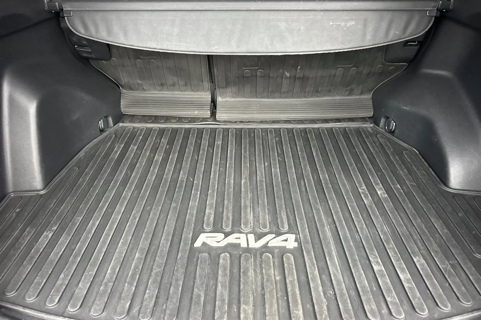 Used 2021  Toyota Hybrid XLE image 15