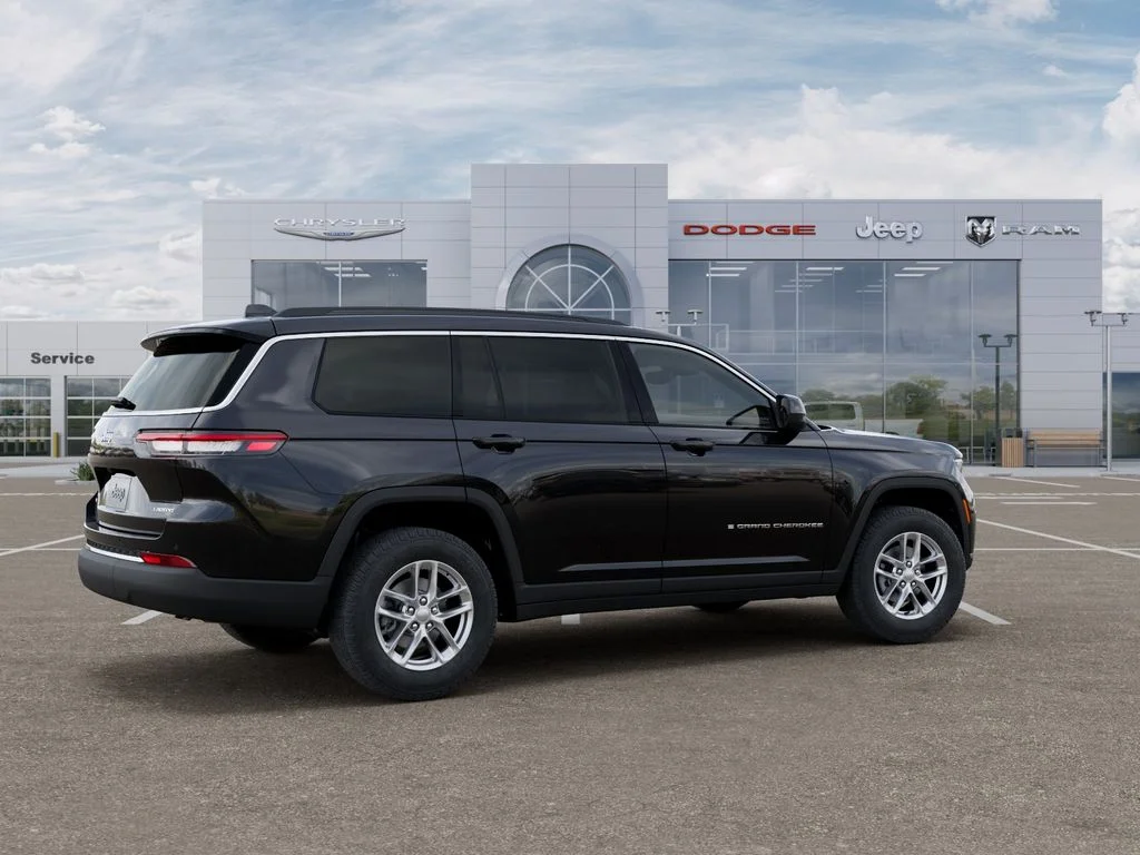 New 2026 Diamond Black Crystal Pearlcoat Jeep Laredo image 4