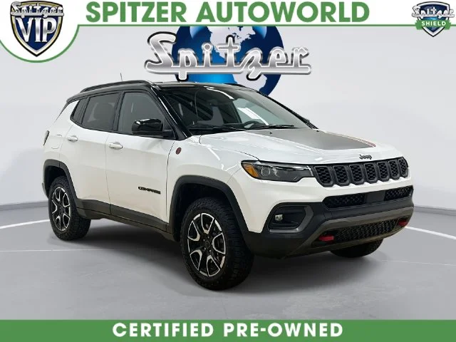 Used 2025 White Jeep Trailhawk image 1