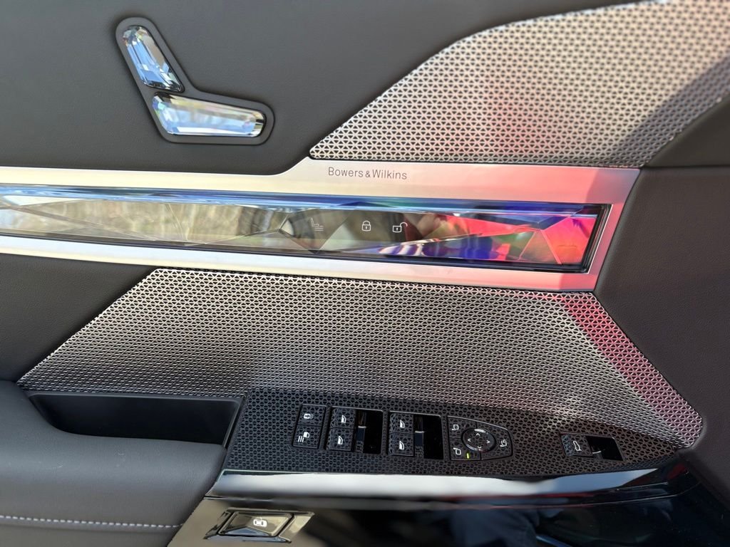 2025 BMW 7 Series 760i - Photo 16